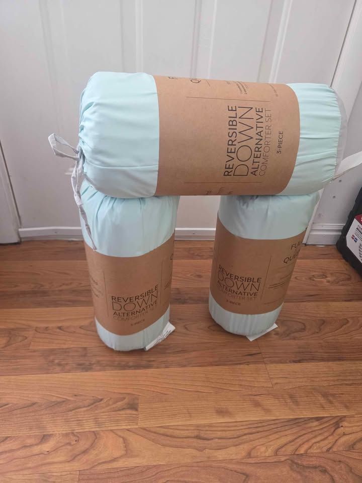 Noble Linens Soft 3-Piece Aqua & Gray Reversible All Season Lightweight Down Alternative Comforter