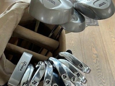 Womens golf clubs and pull cart