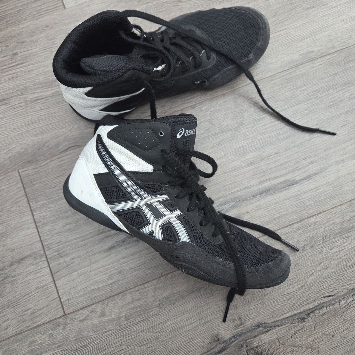 wrestling shoes Asics Matflex 6  size 2