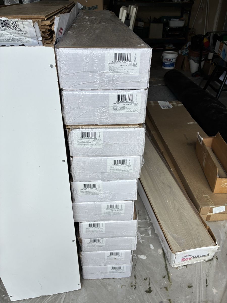 10 Boxes NEW Mohawk RevWood Sand Dune Laminate Flooring 10mm.  22.09 sq ft/box