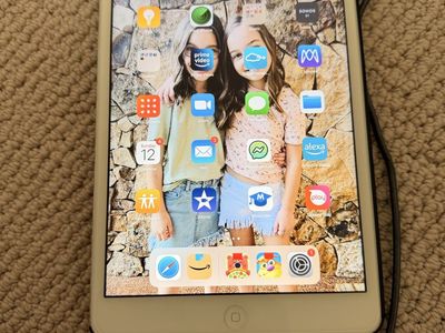 Apple iPad mini (1st Gen) A1432 16GB Wi-Fi White Tablet with Case