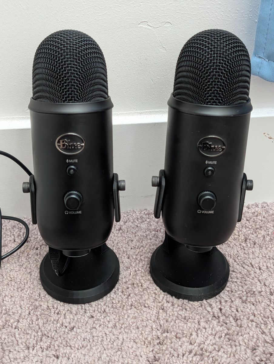 Blue Yeti USB Condenser Microphones Black w/ 3d printed stands