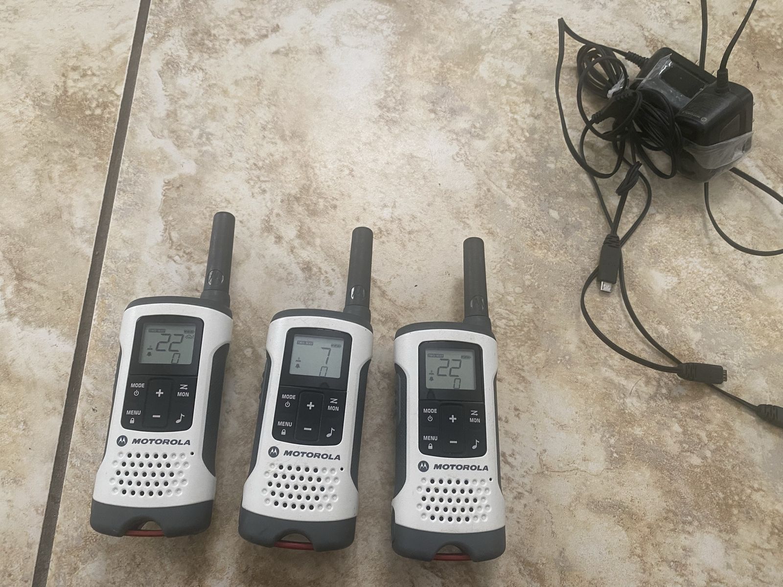 Motorola Solutions T260TP Talkabout Radio, 3 Pack, White.