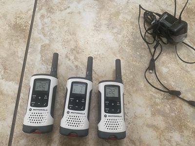 Motorola Solutions T260TP Talkabout Radio, 3 Pack, White.