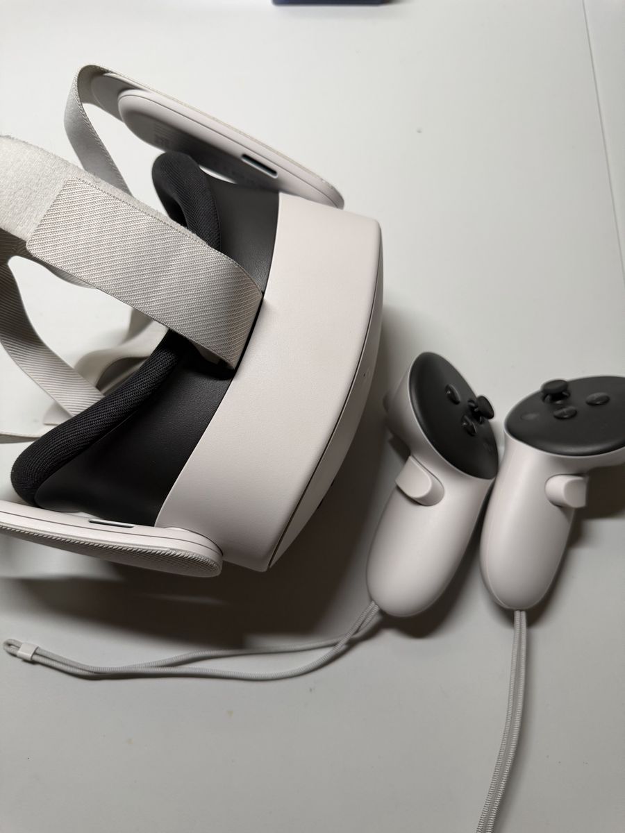 Meta Quest 3S 128 GB virtual reality headset