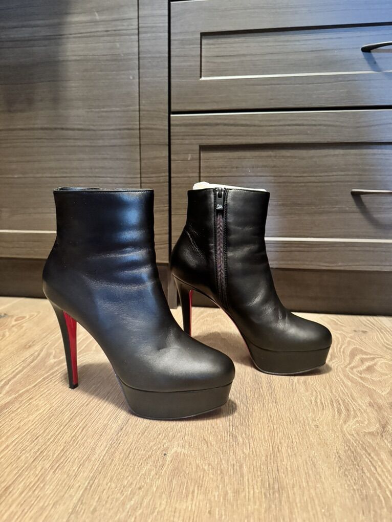 Louboutin Bianca Bootie (120)