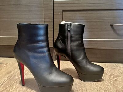 Louboutin Bianca Bootie (120)