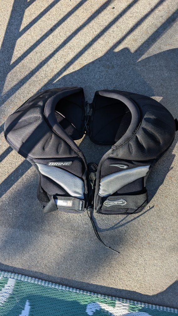 Brine Lacrosse Shoulder Pads Black/Silver Core Protection LG