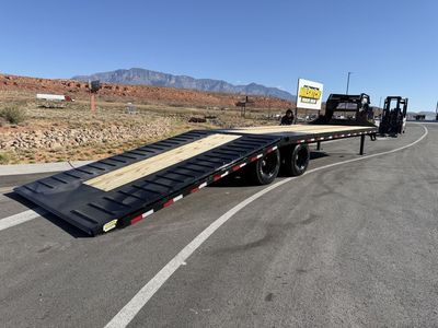 2026 PJ Trailers 32' Low Pro Gooseneck Flatdeck with Duals and Hydraulic Dovetail
