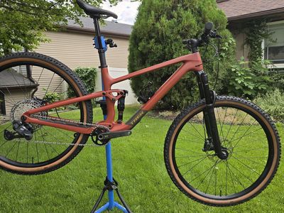 2026 Trek Top Fuel 9.8 XT Di2 Size Medium/Large (M/L)