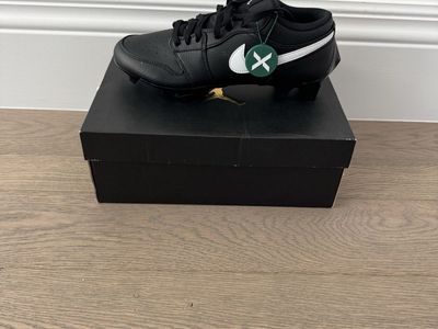 Brand New Jordan 1 Low TD cleat Men Size 9.5