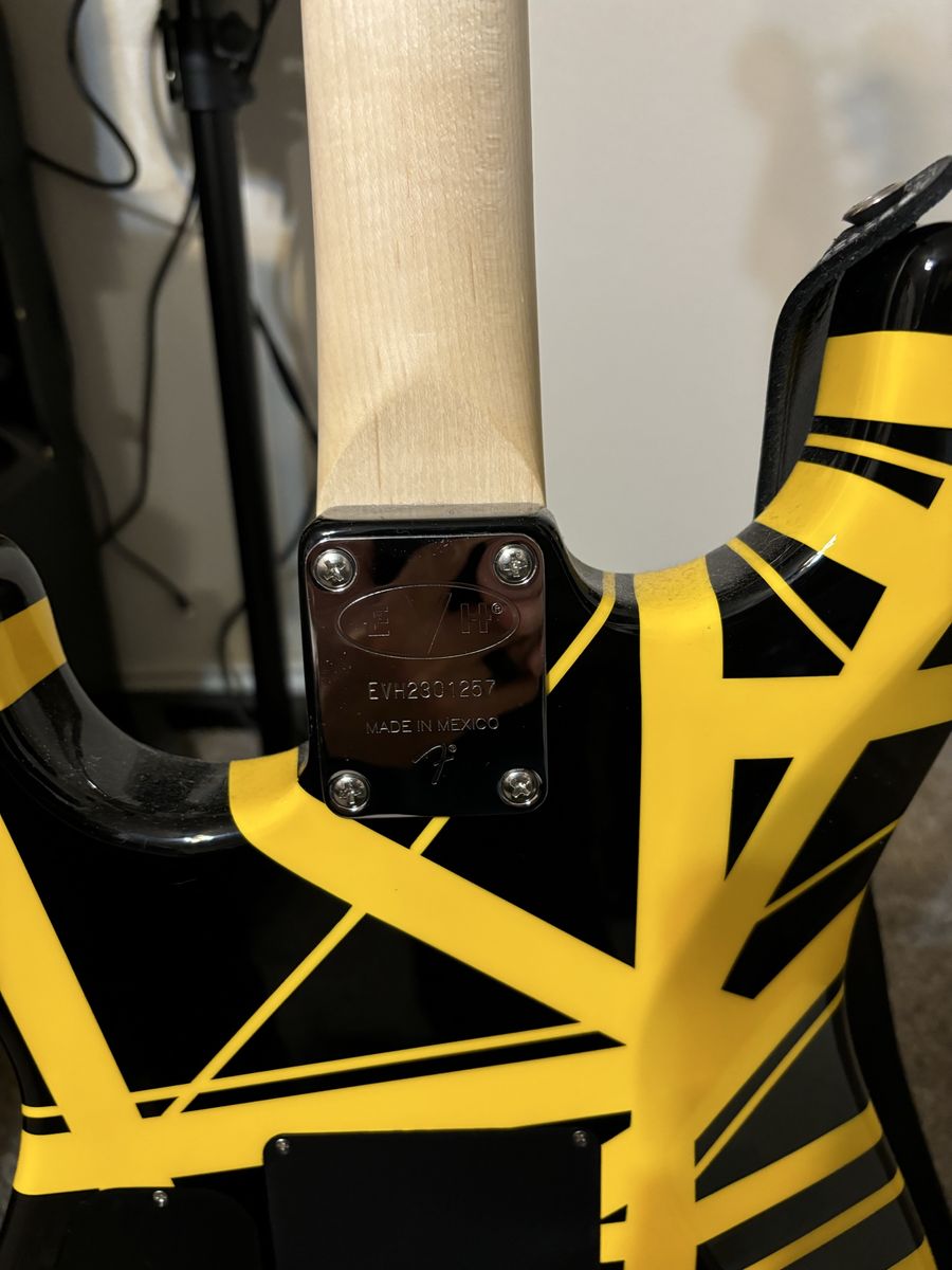 EVH Stripped Series, Black W/Yellow Stripes