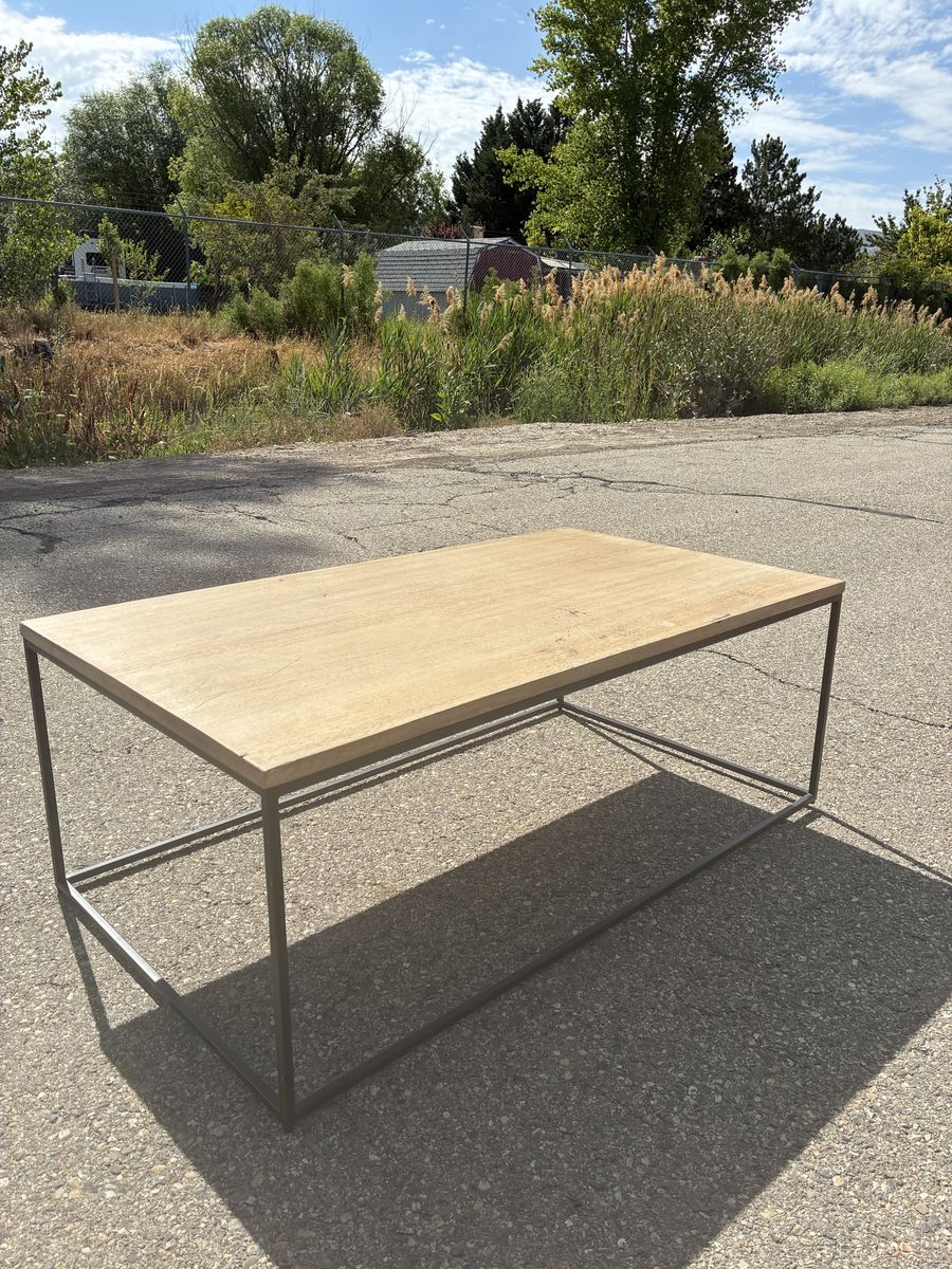 Minimalist Wood & Metal Coffee Table - Modern Design