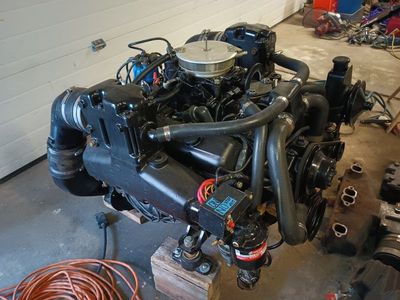 SBC 350 runs good Carburetors and Heads 5.7 Holley