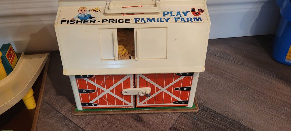 Vintage Fisher-Price Play Family Farm Barn Toy #915