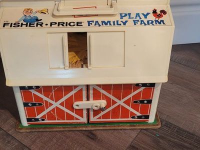 Vintage Fisher-Price Play Family Farm Barn Toy #915