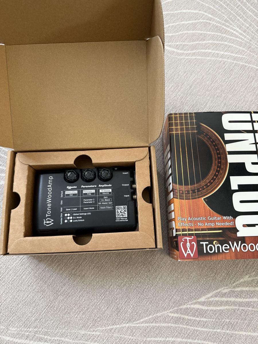 ToneWoodAmp Acoustic Guitar Multi-Effects Processor with Built-in Amp