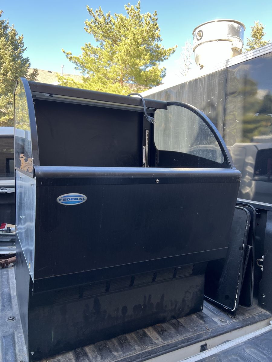 Dessert refrigerator