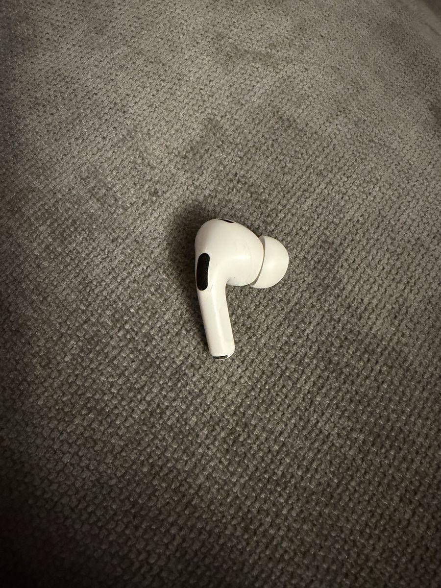 Right AirPod Pro (2nd Generation)