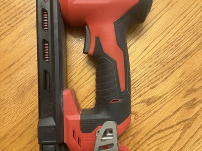 Milwaukee M12 Cable Stapler