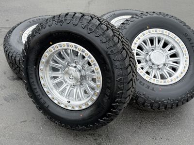 17 Arena 8 Lug 8x6.5 8x165 33 Sailun R/T 285/70R17