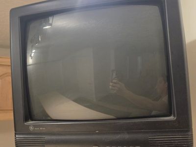 GE 20GT361B 20-inch CRT Television - Classic Black TV