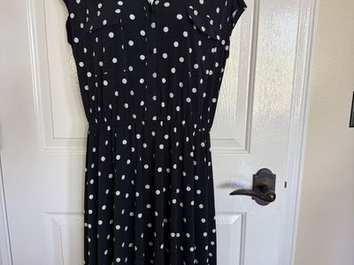 dress Roz & Ali size L black and white polka dot