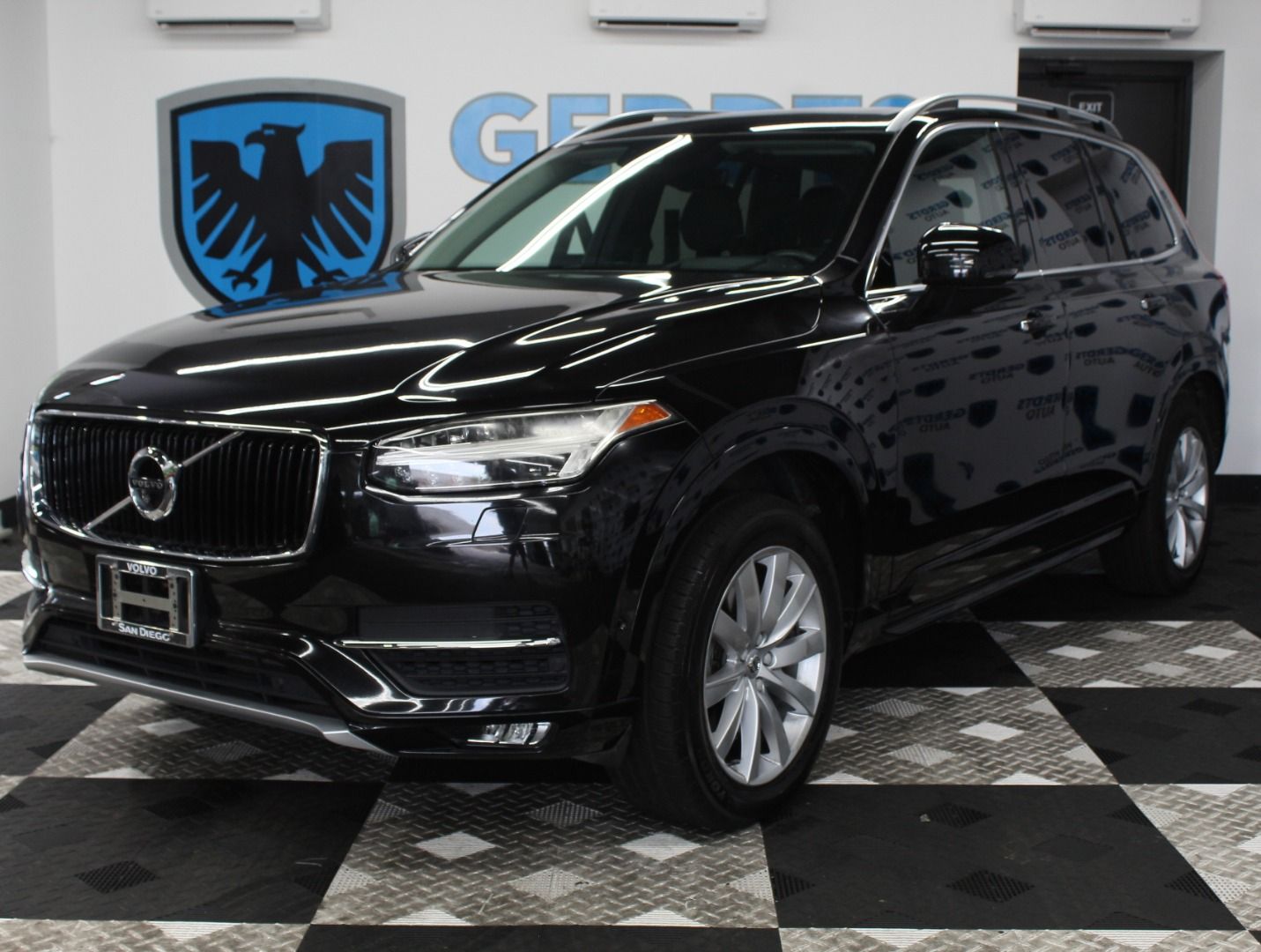 2016 Volvo XC90 T6 Momentum