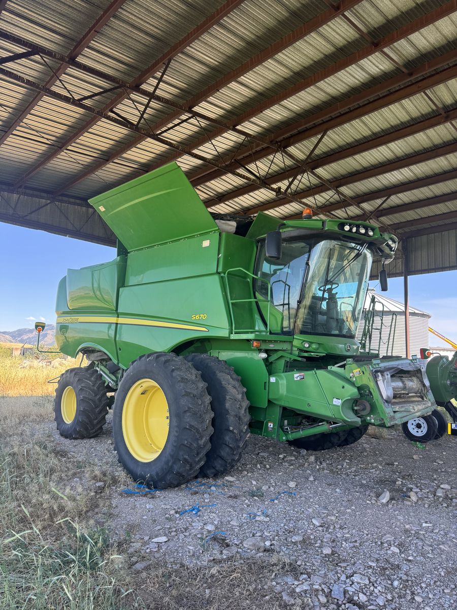 2012 John Deere S670 Combine with 30 foot 630F header