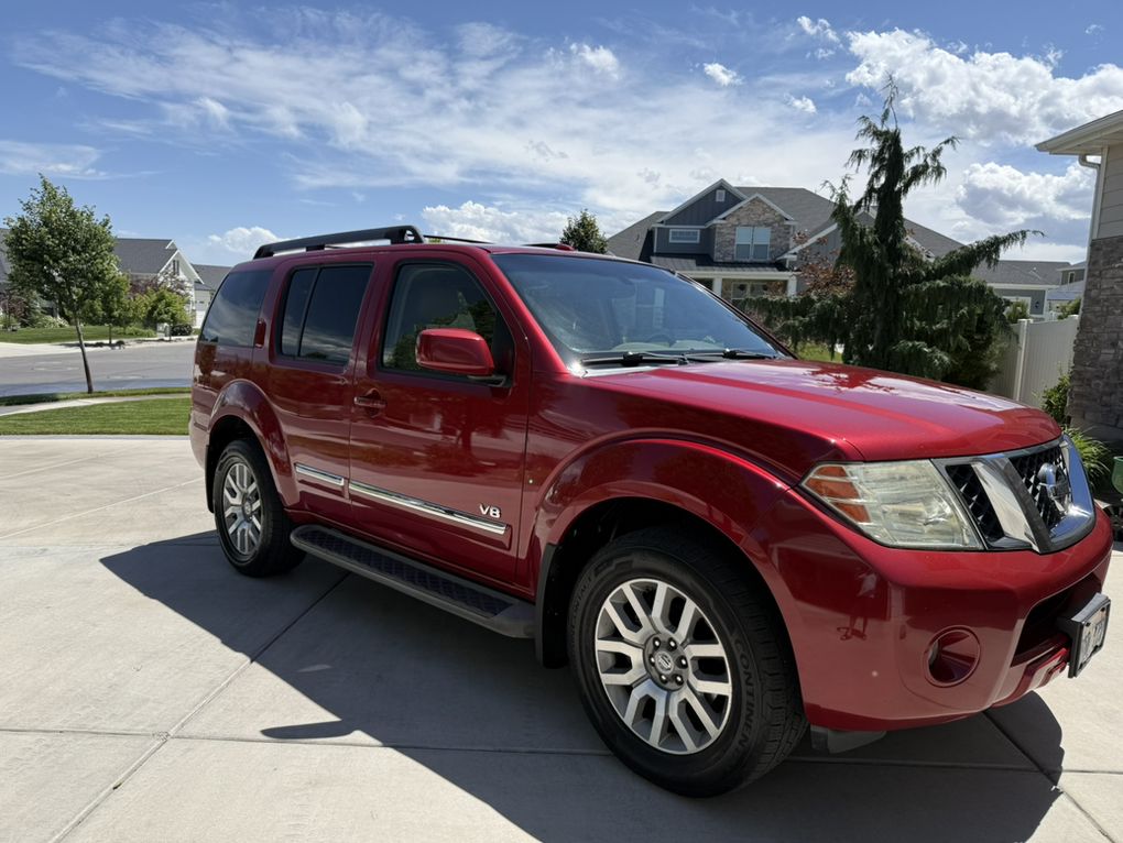 2009 Nissan Pathfinder LE