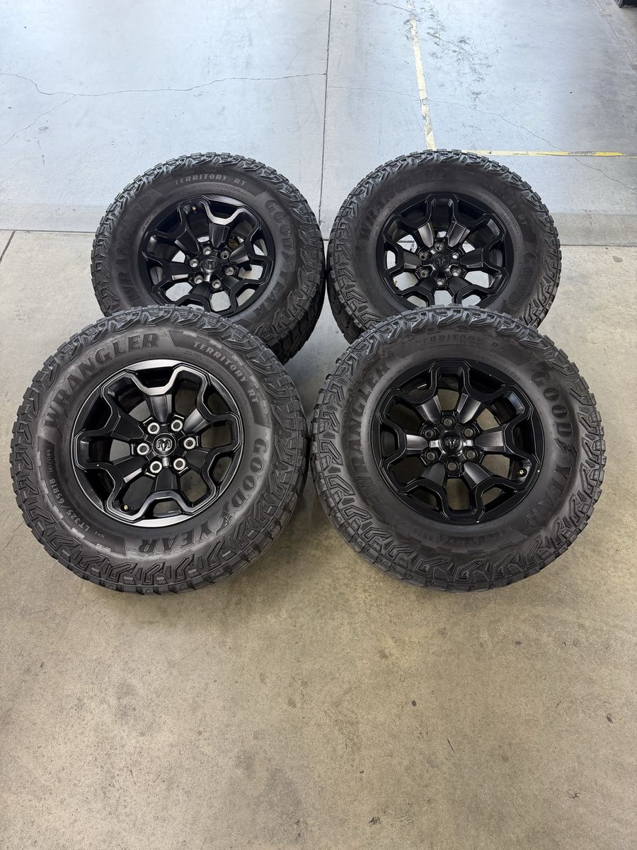 2024 ram TRX OEM 18in wheels/ 325/65/18 tires 6x5.5
