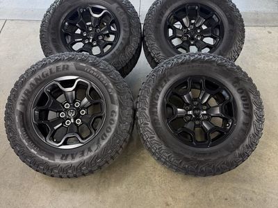 2024 ram TRX OEM 18in wheels/ 325/65/18 tires 6x5.5