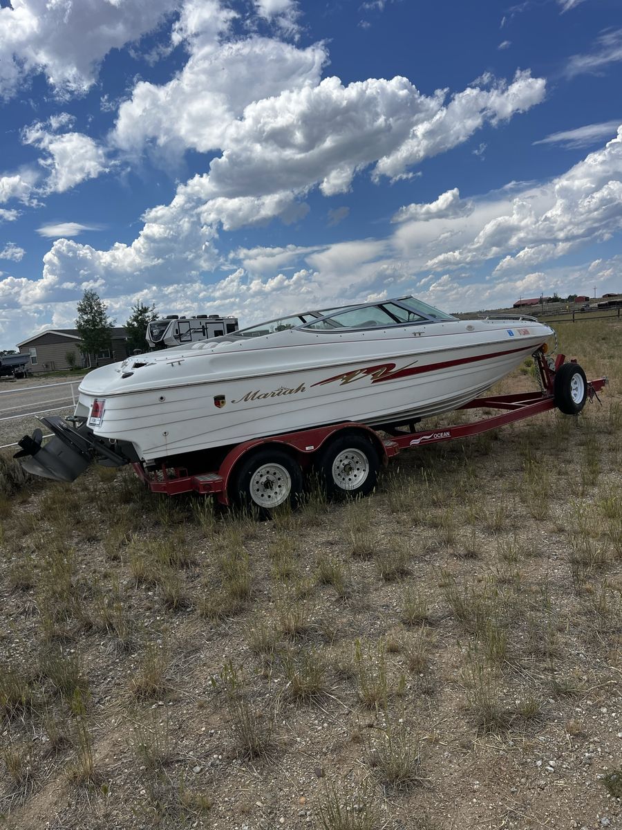 Mariah Shabah 202 bowrider boat. Ocean tandem trailer. Excellent condition
