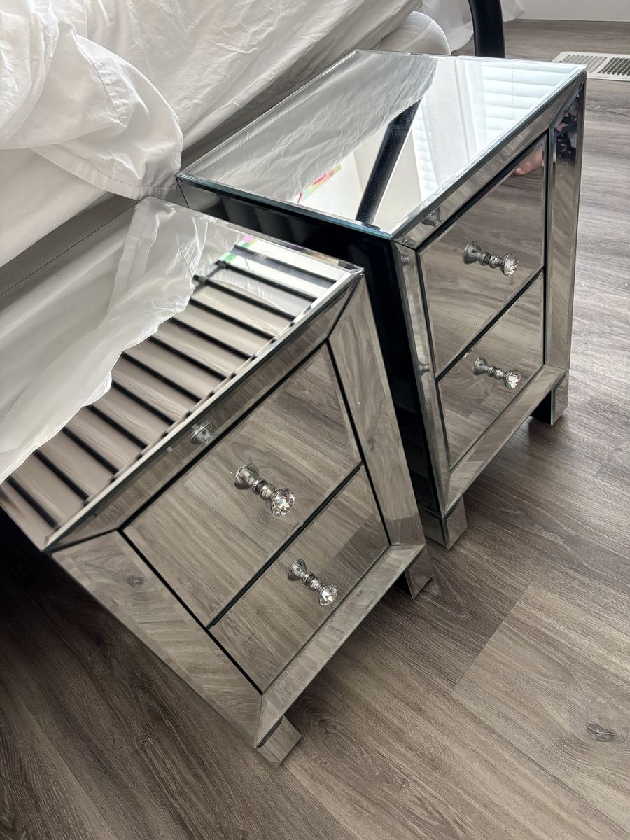 Mirrored night stands (2)