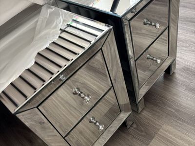 Mirrored night stands (2)