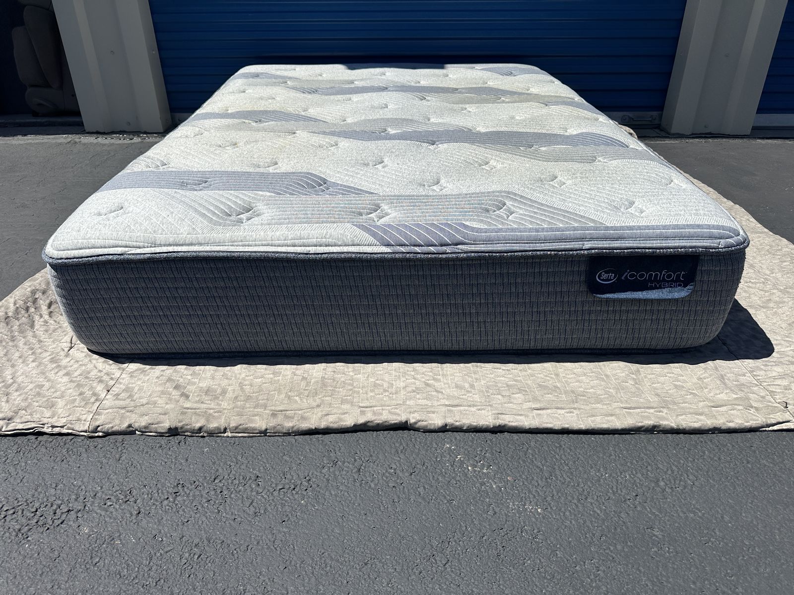 12” Queen Serta iComfort Hybrid Mattress