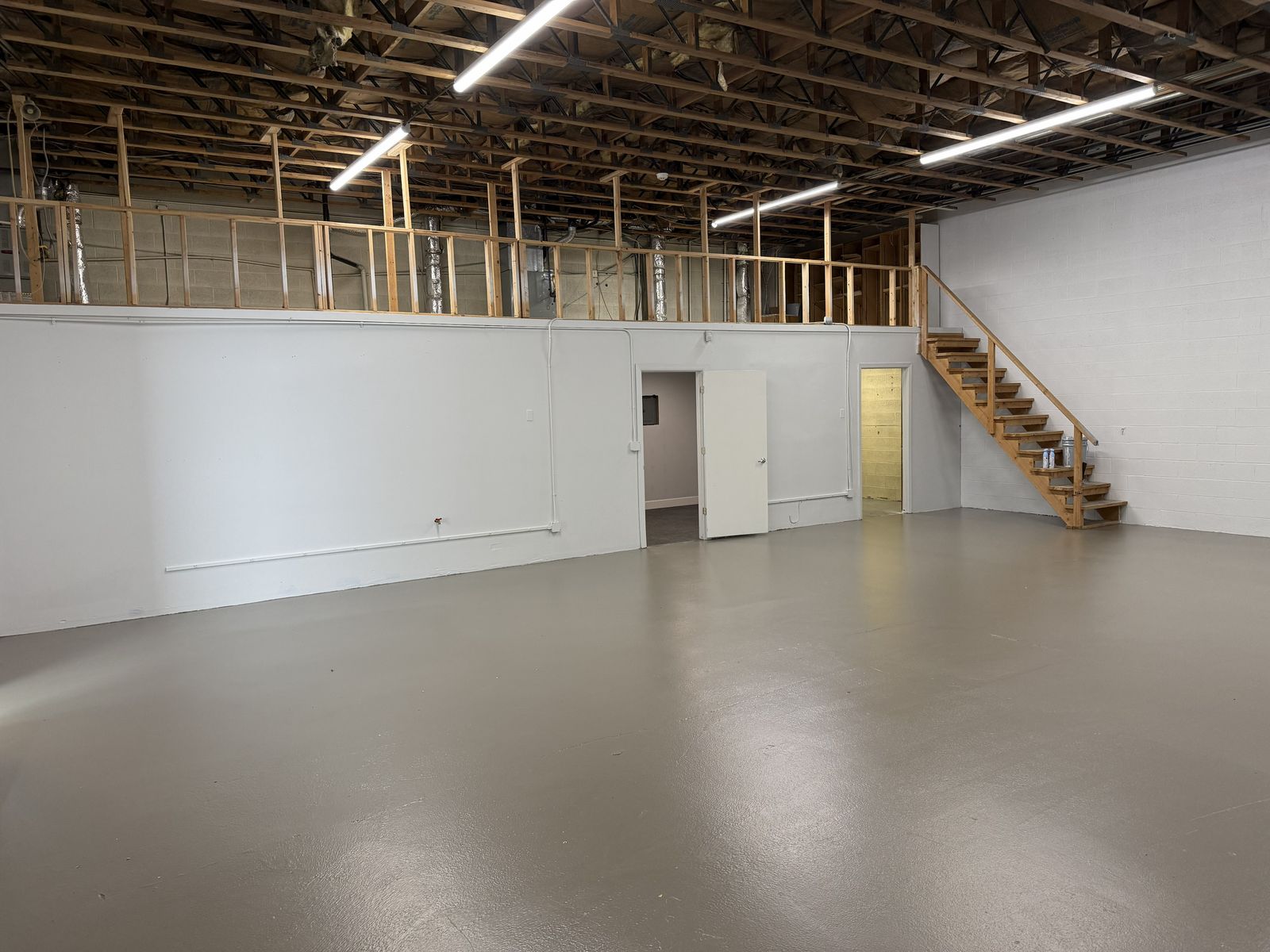 2,925 SF Office/Warehouse – $3,956/Month + Move-In Special!