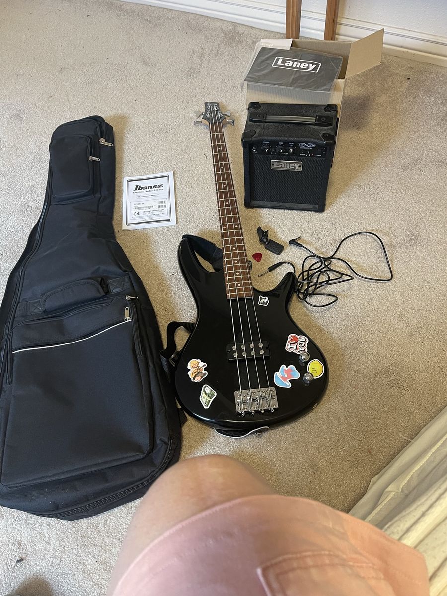 Ibanez GSRM20 Mikro Bass Guitar & amplifier
