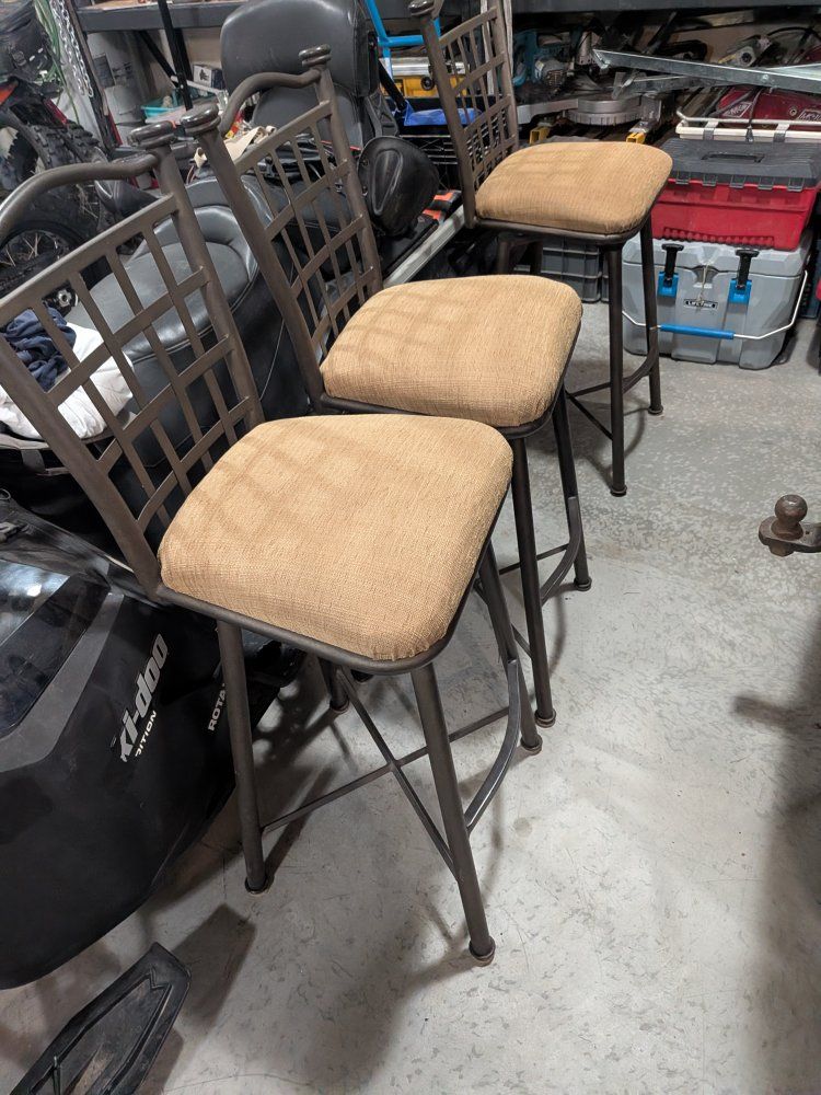 Set of Metal Frame Swivel Bar Height Bar Stools 
