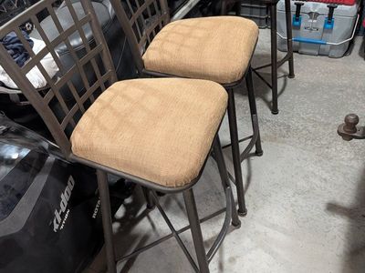 Set of Metal Frame Swivel Bar Height Bar Stools