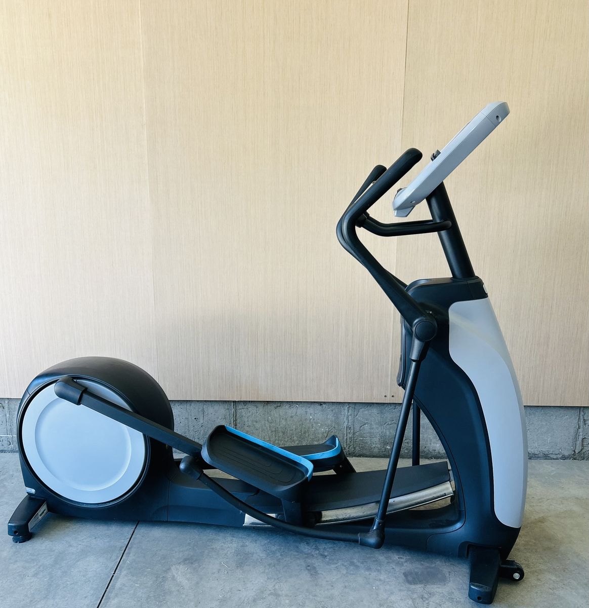 Precor 800 Series Elliptical