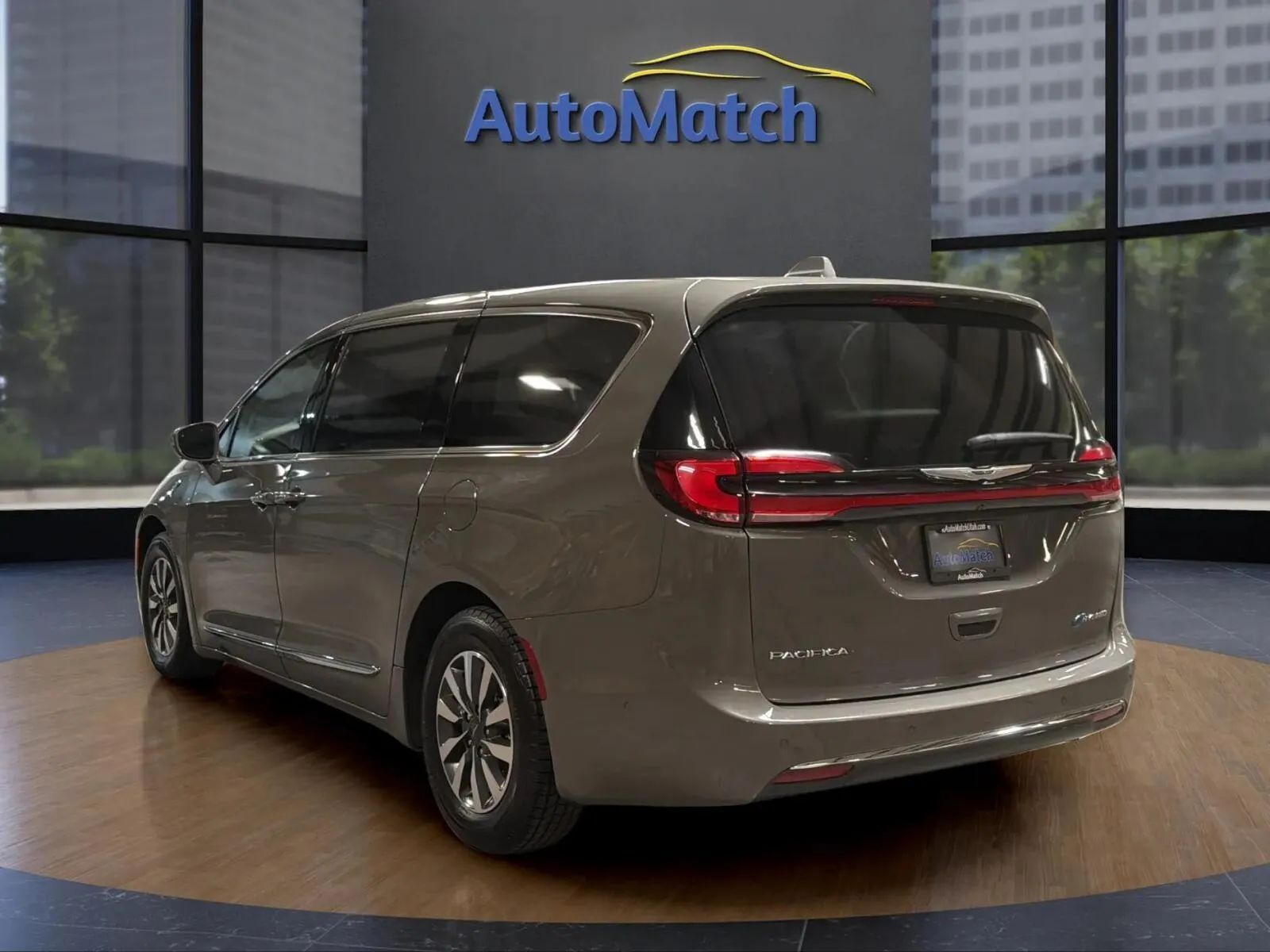 Main image 10