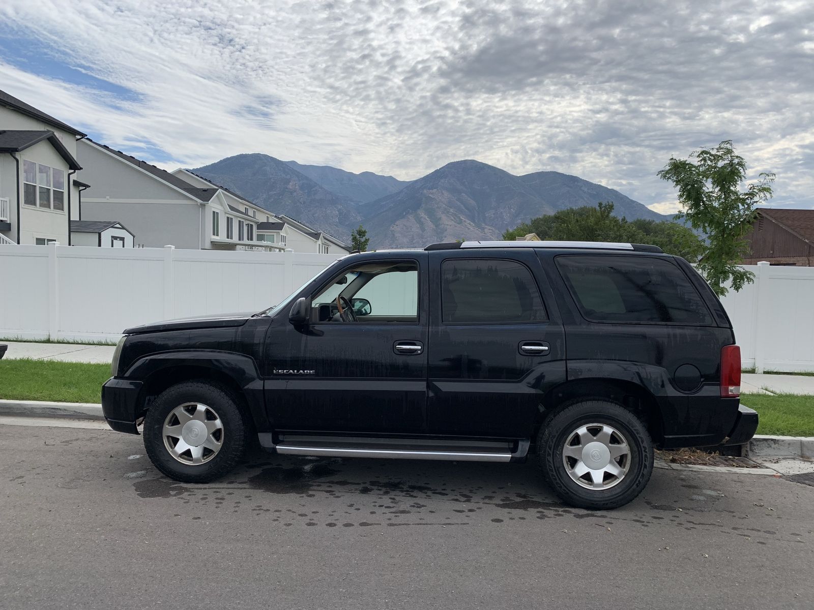 2004 Cadillac Escalade **PART OUT**