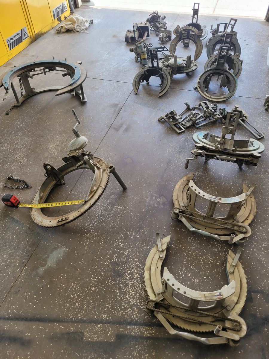 Welding pipe beveler
