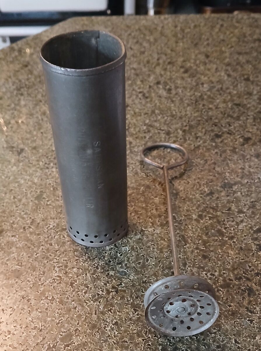 139 y o. Antique egg beater