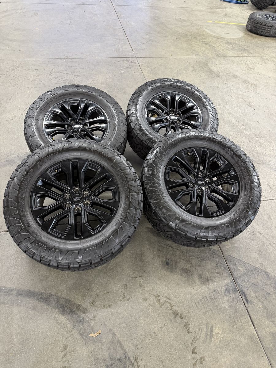2025 F150 Platinum Blackout 20in rims. 35x12.50r20