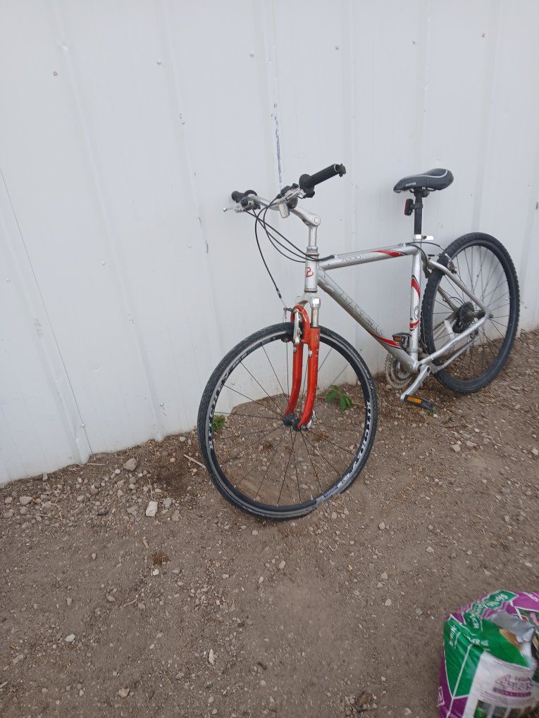 .700 Trek Road Bike $35