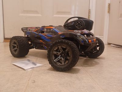 Traxxas Rustler 4x4 vxl 3s
with remote, extra Turnbuckl, tool, and gear mesh adapter.