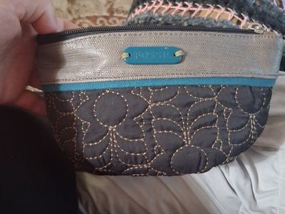Fossil keyper pouch w key