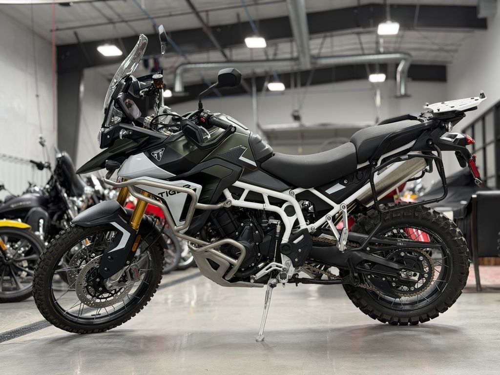 2025 Triumph Tiger 900 Rally Pro Carbon Black / Sapphire Black